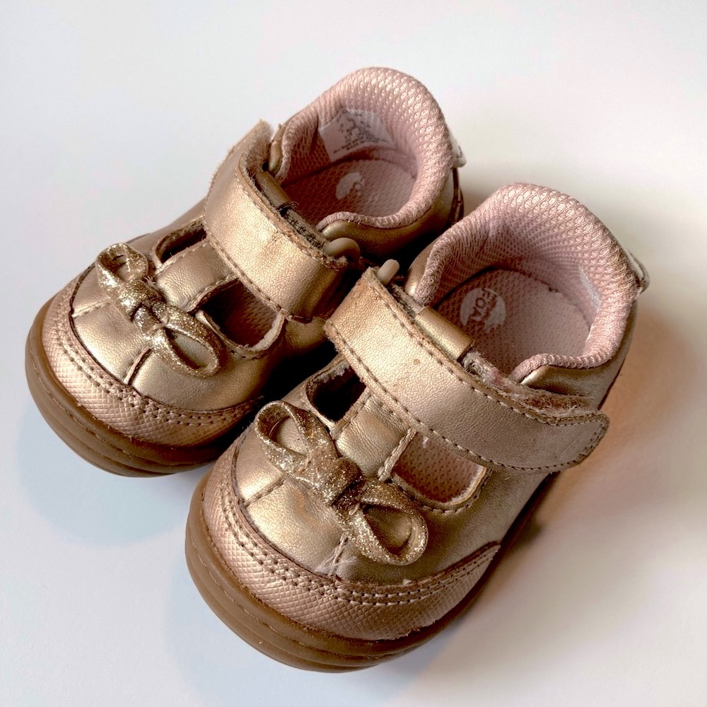 Stride Rite 360 Memory Foam Rose Gold Baby Girl T-Strap Shoes with bows, Size 3